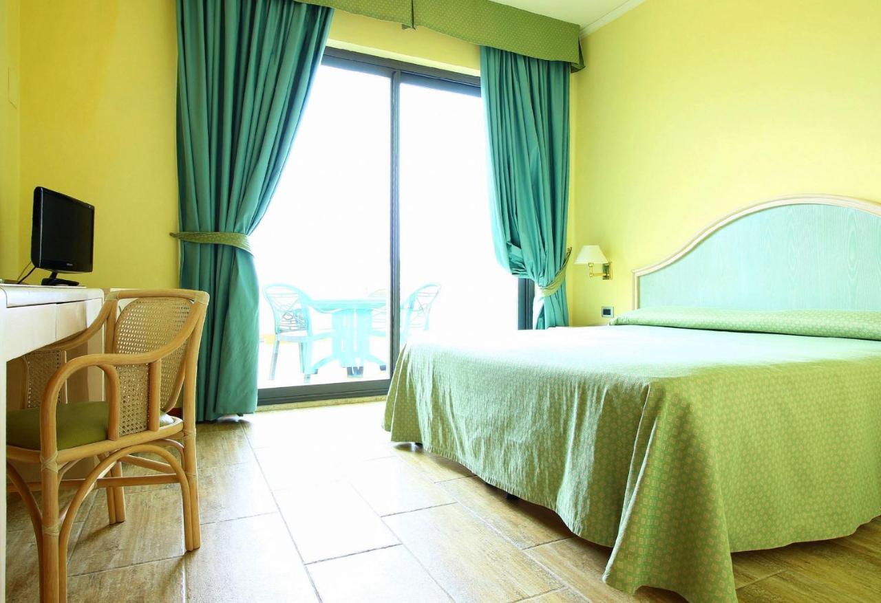 Superior Double Room with Terrace and Sea view,1105950537:JPEG
